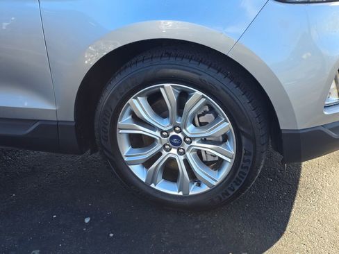 Used 2022 Ford Edge Titanium image 4
