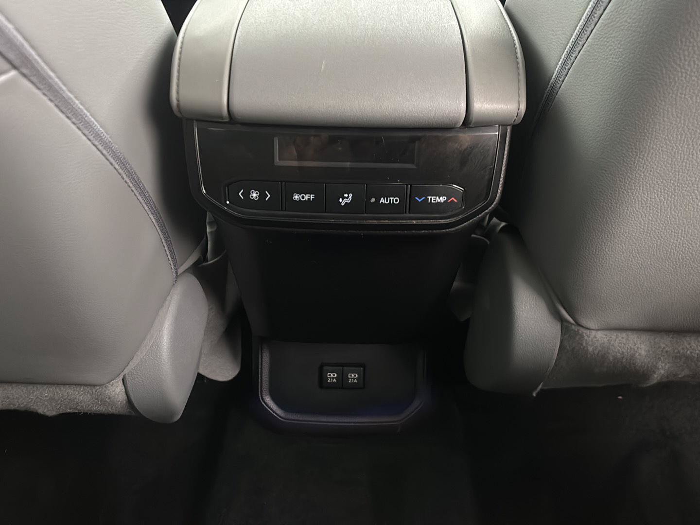 Used 2021 Toyota Highlander XLE AWD/4WD image 20