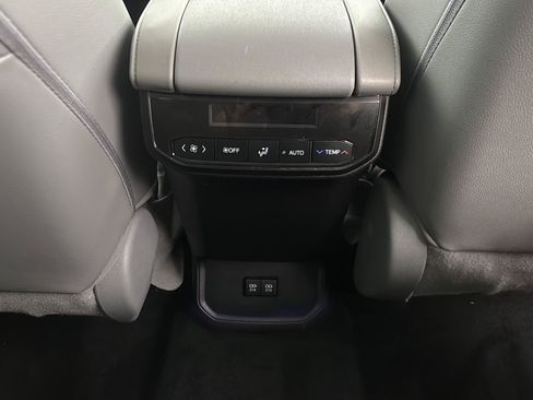 Used 2021 Toyota Highlander XLE AWD/4WD image 20