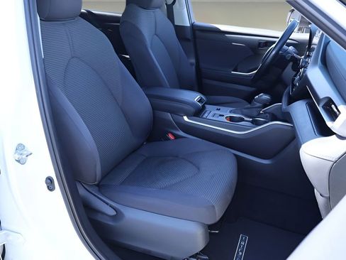 Certified 2020 Toyota Highlander LE FWD image 18
