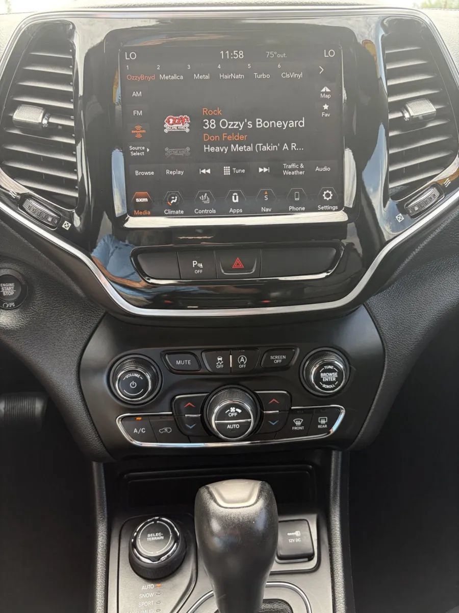Used 2020 Jeep Cherokee High Altitude AWD/4WD image 21