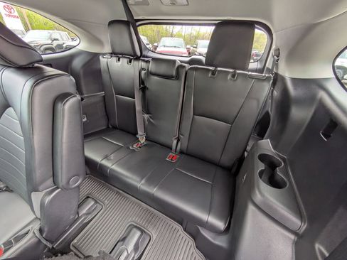 Used 2023 Toyota Highlander XLE AWD/4WD image 19