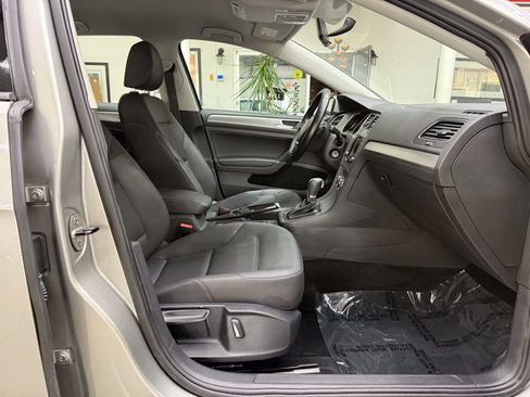 Used 2015 Volkswagen Golf 4-Door FWD image 17