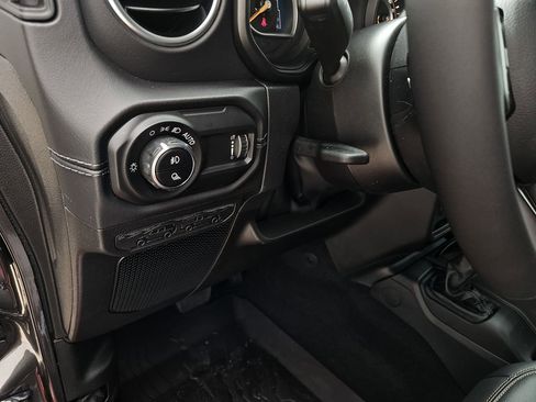 New 2026 Jeep Gladiator Sport AWD/4WD image 15