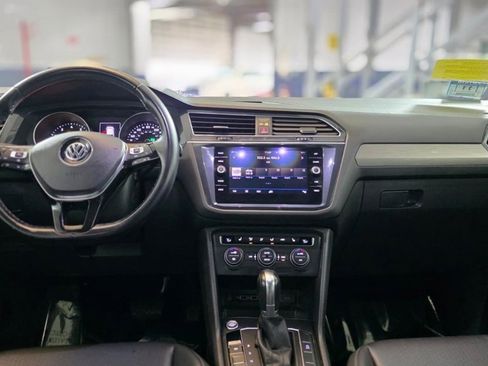 Used 2019 Volkswagen Tiguan SE w/ Panoramic Sunroof Package image 13