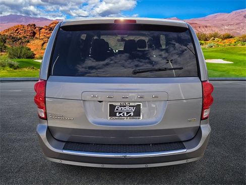 Used 2018 Dodge Grand Caravan SE w/ Rear Park Assist Package image 5