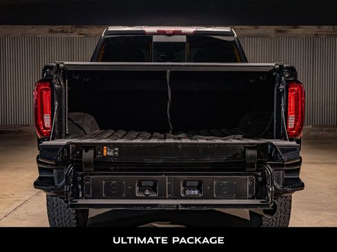 Used 2022 GMC Sierra 2500 Denali w/ Denali Black Diamond Edition image 8