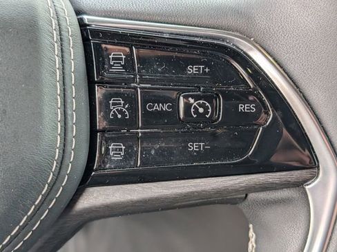 Used 2023 Jeep Grand Cherokee L Overland AWD/4WD image 19