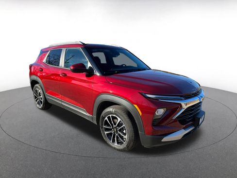 Used 2025 Chevrolet TrailBlazer LT w/ Driver Confidence Package image 1