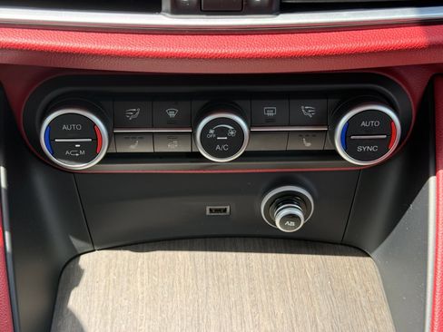 Used 2018 Alfa Romeo Stelvio Ti AWD/4WD image 24