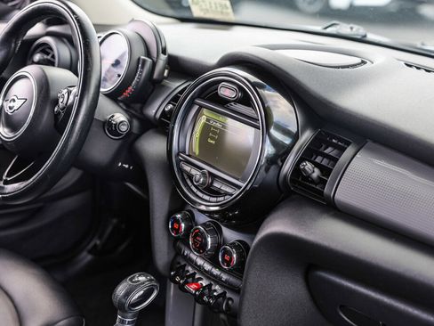 Used 2017 MINI Cooper 2-Door Hardtop image 4