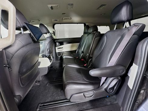 Used 2023 Kia Carnival SX image 28