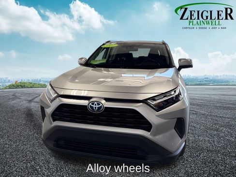 Used 2022 Toyota RAV4 XLE w/ Convenience Package AWD/4WD image 9