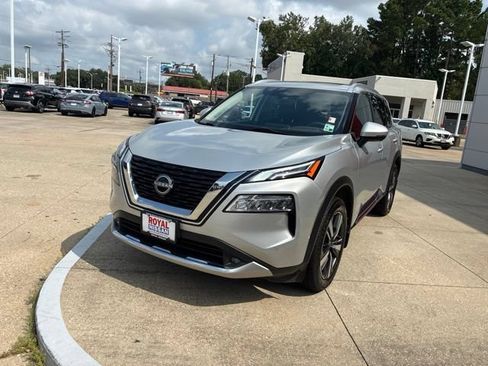 Used 2022 Nissan Rogue Platinum w/ Head-Up Display Package FWD image 3