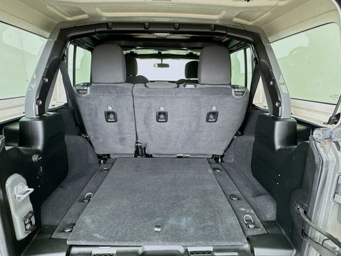 Used 2020 Jeep Wrangler Unlimited Sport S image 17