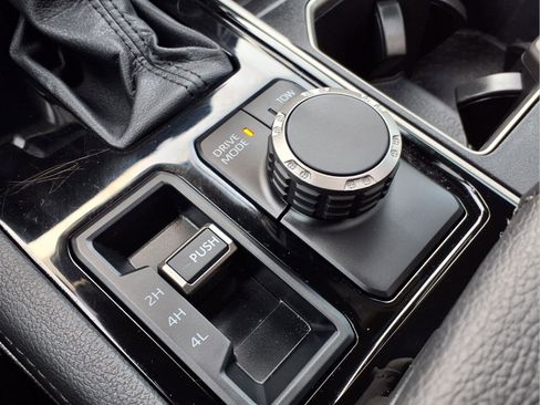 Used 2025 Toyota Tundra Limited image 18