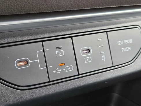 Used 2025 Kia Carnival EX FWD image 17
