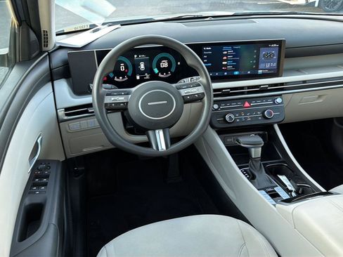 Used 2025 Hyundai Tucson SE FWD image 18