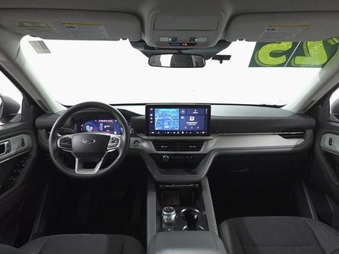 Used 2025 Ford Explorer Active image 7