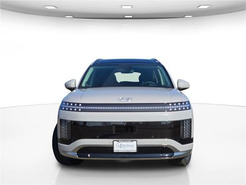 New 2026 Hyundai Ioniq 9 Calligraphy image 2