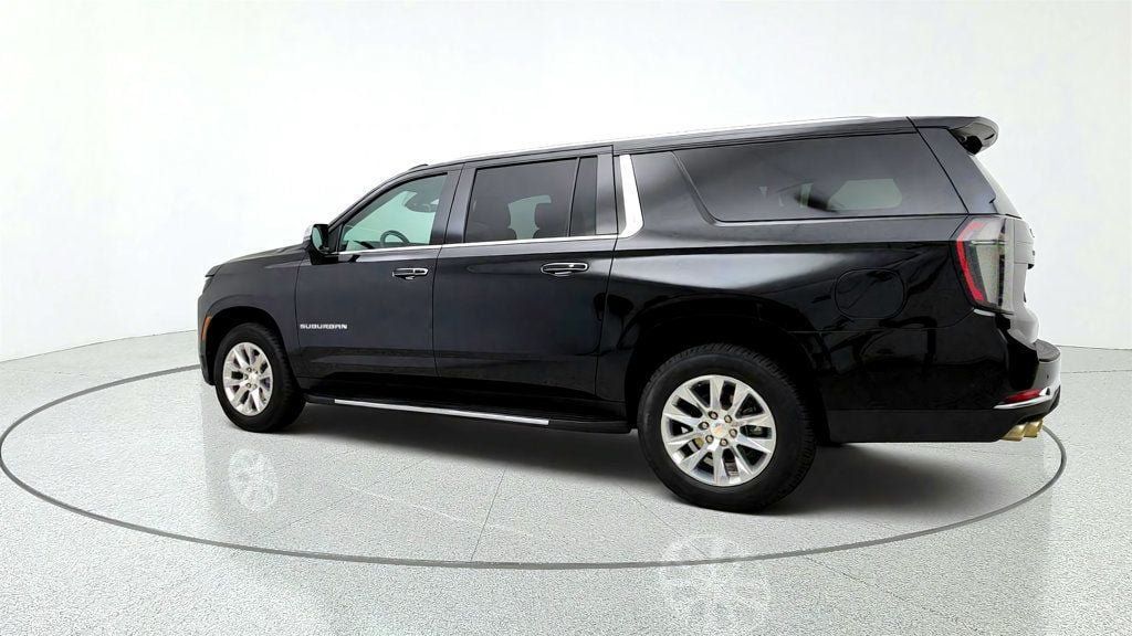 Used 2026 Chevrolet Suburban Premier AWD/4WD image 7