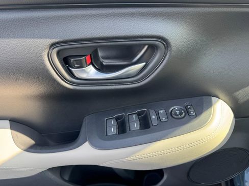 Certified 2026 Honda HR-V LX image 17