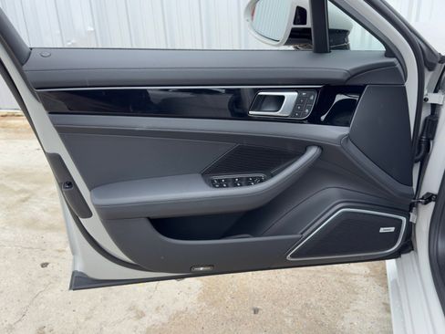 Used 2022 Porsche Panamera 4S w/ Premium Package image 49