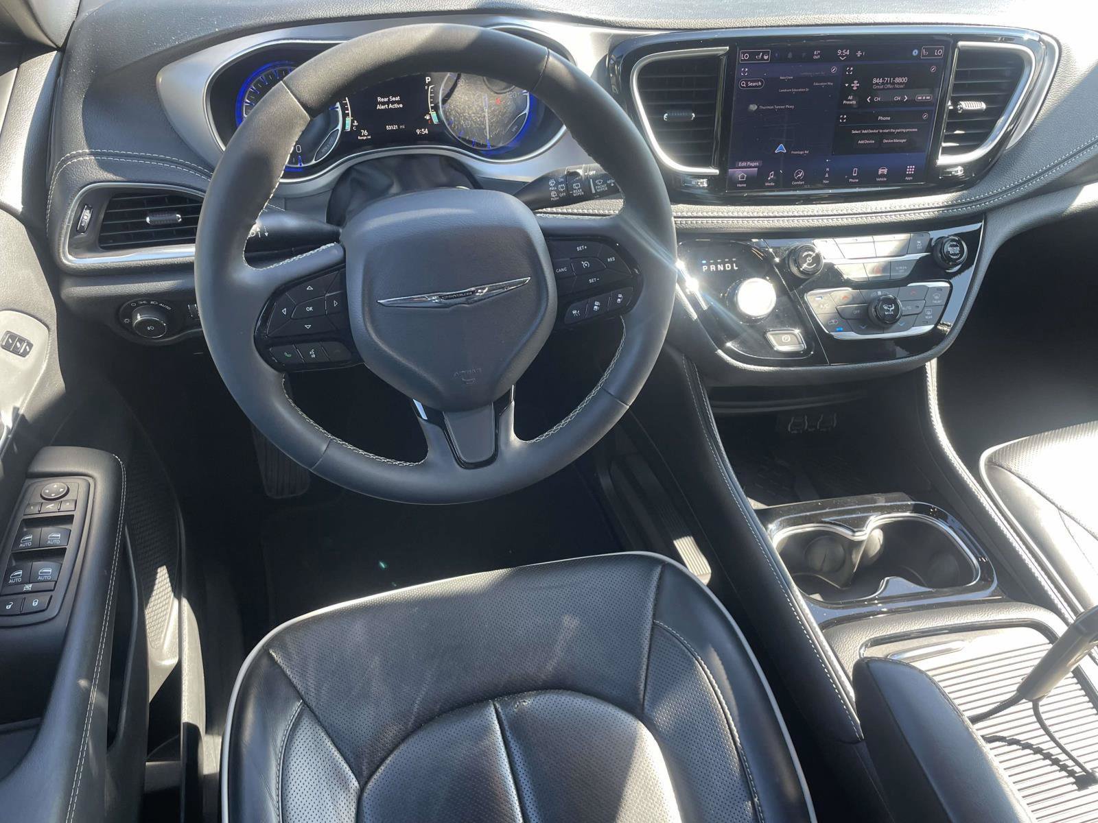 Used 2025 Chrysler Pacifica Limited FWD image 11