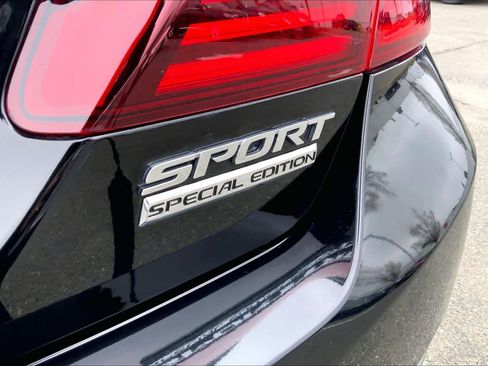 Used 2017 Honda Accord Sport Special Edition image 10