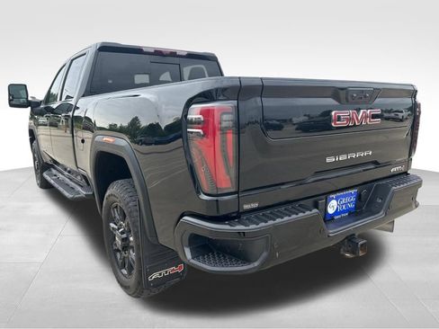 Used 2024 GMC Sierra 2500 AT4 w/ Technology Package AWD/4WD image 4