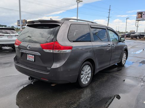 Used 2013 Toyota Sienna Limited w/ Premium Pkg AWD/4WD image 8