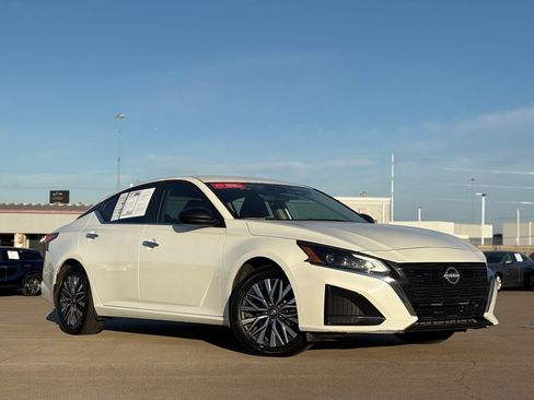 Certified 2024 Nissan Altima 2.5 SV image 2