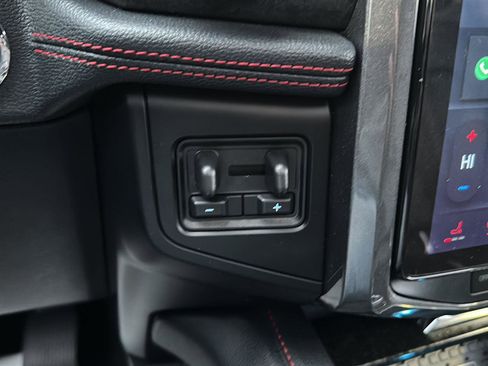 Used 2024 Ford Expedition Limited image 35