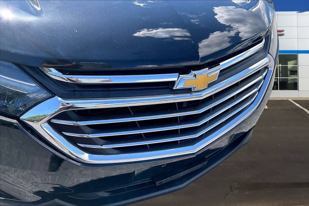 Used 2020 Chevrolet Equinox Premier FWD image 32