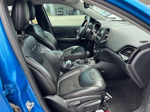 Used 2020 Jeep Cherokee Latitude Plus AWD/4WD image 8
