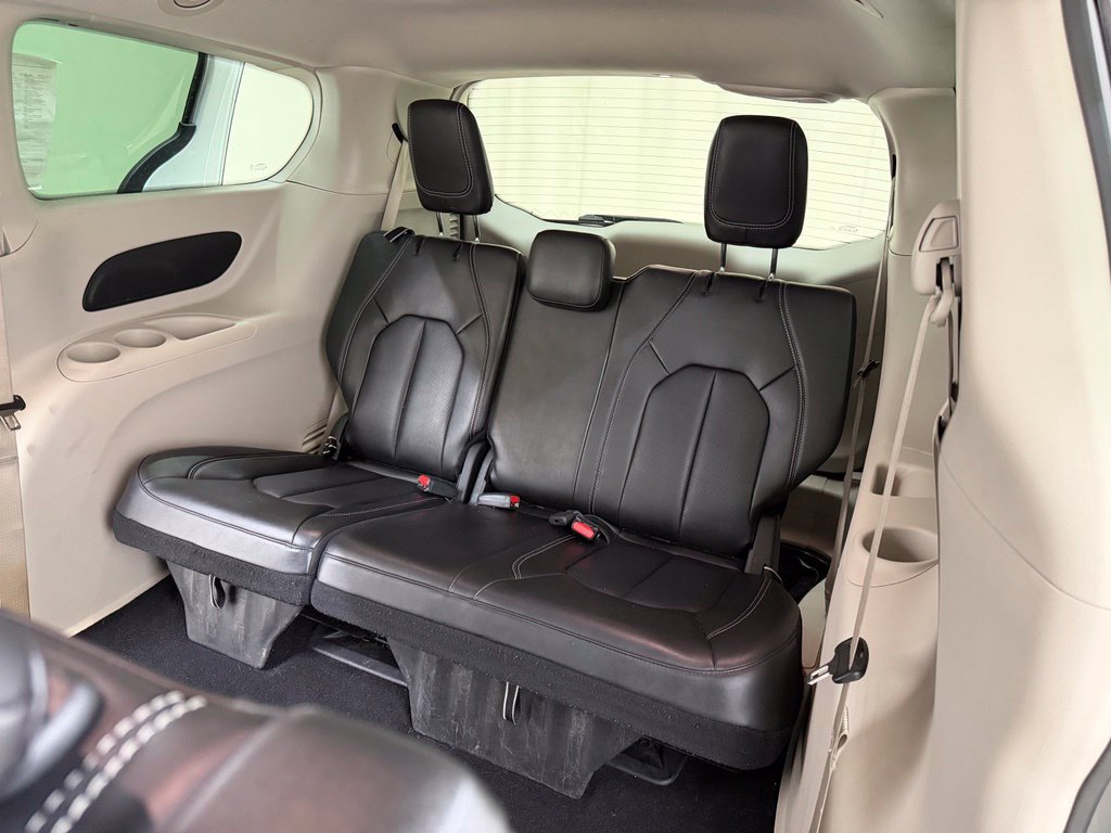Used 2023 Chrysler Pacifica Touring-L FWD image 15