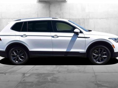 Certified 2023 Volkswagen Tiguan SE FWD image 5