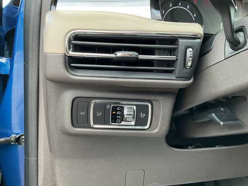 Used 2020 Lincoln Corsair FWD w/ Premium Package image 24