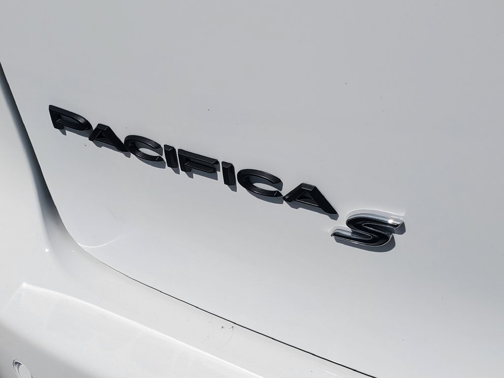 Used 2025 Chrysler Pacifica Limited FWD image 32