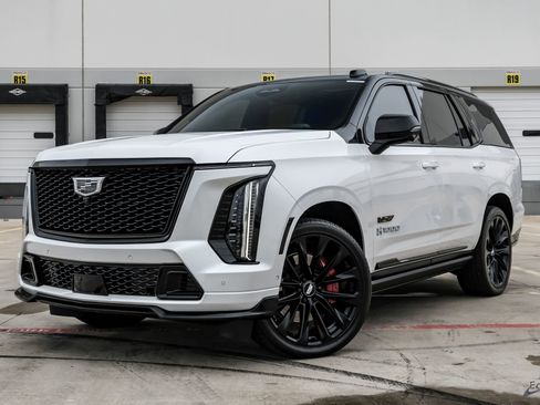 Used 2025 Cadillac Escalade V w/ LPO, ONYX Package AWD/4WD image 5