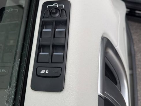 Used 2017 Land Rover Discovery Sport HSE image 14