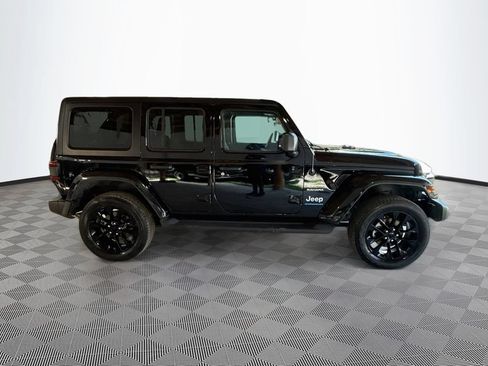 Used 2023 Jeep Wrangler Unlimited Sahara w/ Cold Weather Group AWD/4WD image 5