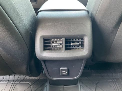 Used 2024 Chevrolet Equinox LT FWD image 34