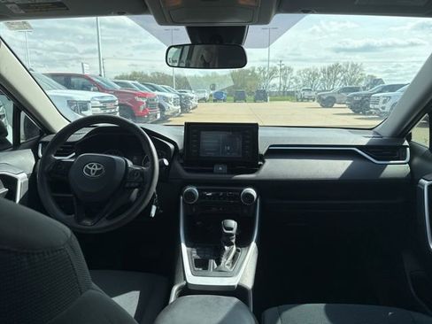 Used 2019 Toyota RAV4 LE image 22