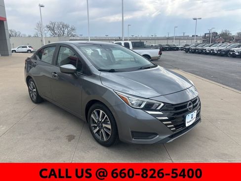 Used 2023 Nissan Versa SV image 4