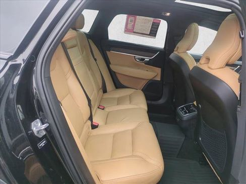 Used 2021 Volvo V90 T6 Cross Country image 22