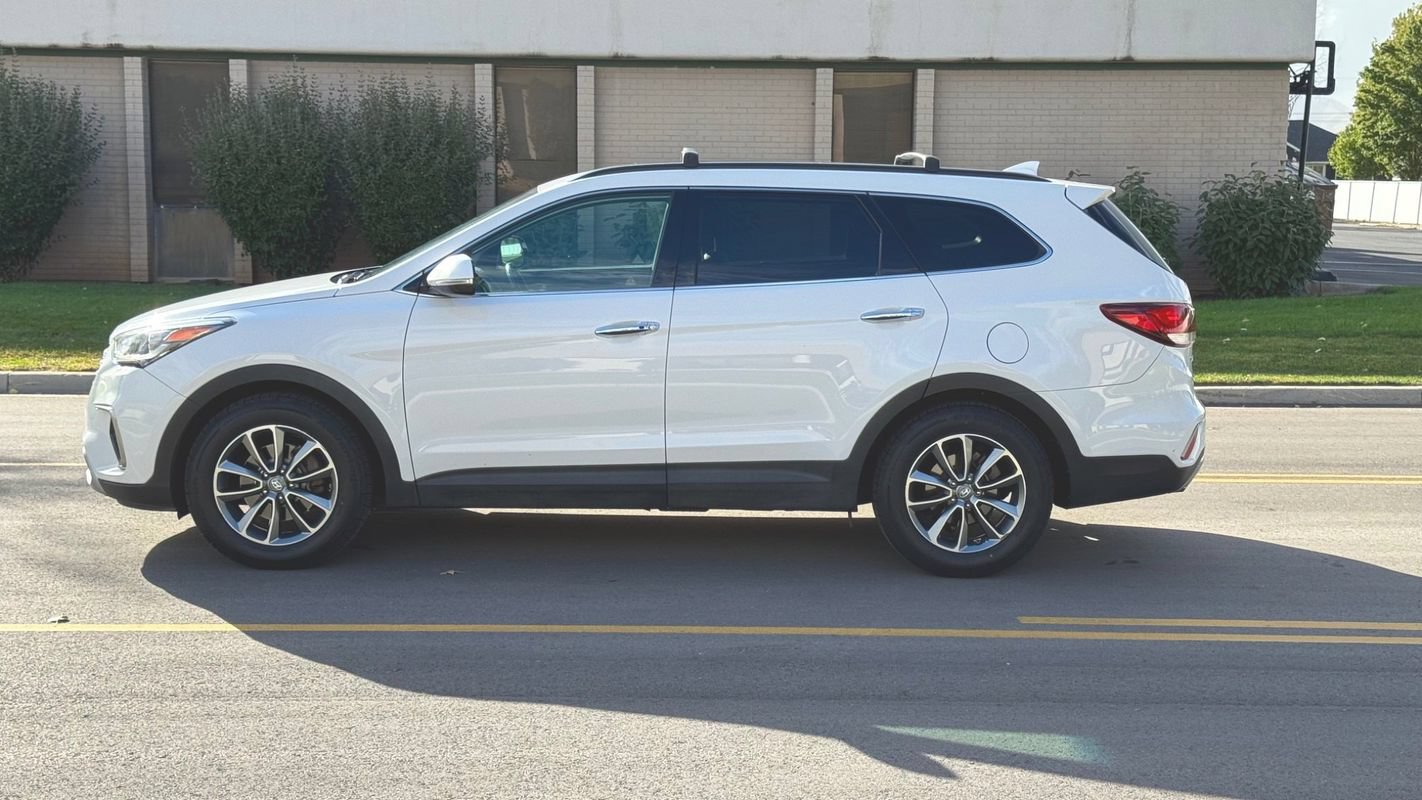 Used 2017 Hyundai Santa Fe Limited AWD/4WD image 2