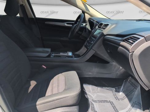 Used 2020 Ford Fusion SE FWD image 18