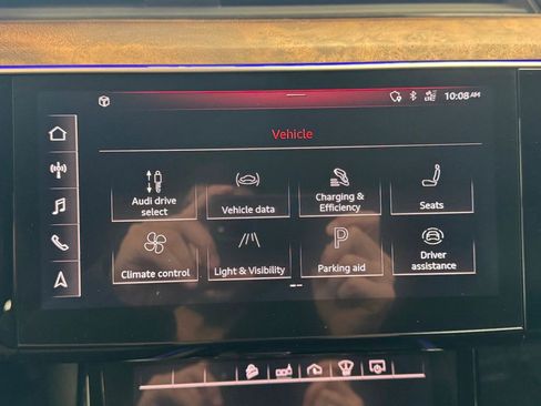 Used 2019 Audi e-tron Prestige w/ Prestige Package image 29