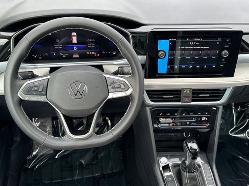 New 2026 Volkswagen Taos SE image 13